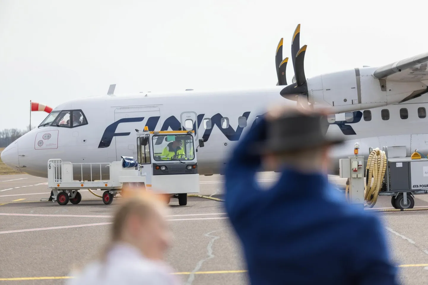 31. märtsil alustas Finnair regulaarlendudega Tartu ja Helsingi vahel, aprilli lõpus lennud katkesid.