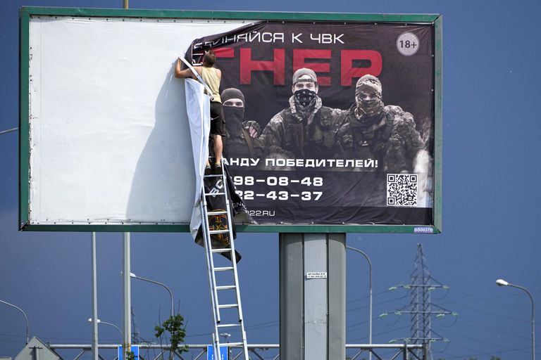 Ликвидация рекламного биллборда ЧВК «Вагнер» после 24 июня 2023.