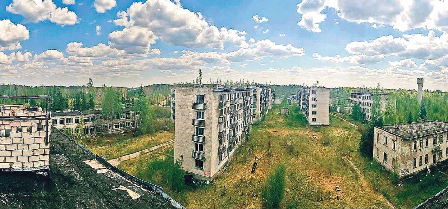 Панорама опустевшего города Скрунда-1.