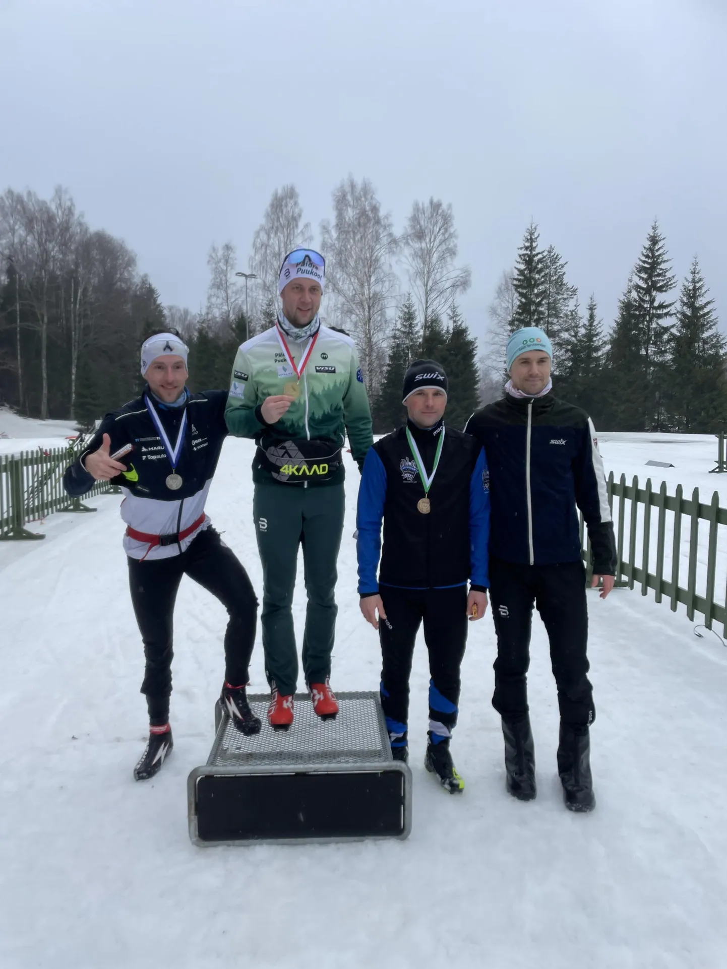 Laupäeval peeti Holstre-Polli spordikeskuse suusarajal Viljandimaa meistrivõistluste vabatehnikaetapp. Meestest tuli võitjaks Martin Nassar, teise koha sõitis välja Keio Kits (vasakul) ning kolmandat kohta jäid jagama Indrek Hubel (paremalt teine) ja Kaupo Tammemäe.