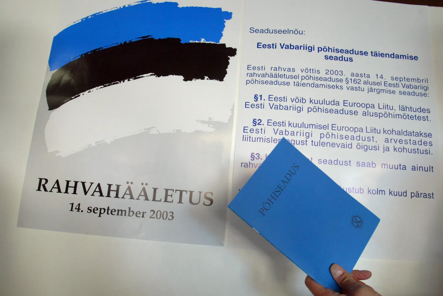 TLNPM02:RAHVAHÄÄLETUS : TALLINN, EESTI,14SEP03-
Euroopa Liiduga ühinemise rahvahääletusel  VIIMSIS
pl/ Foto PEETER LANGOVITS POSTIMEES