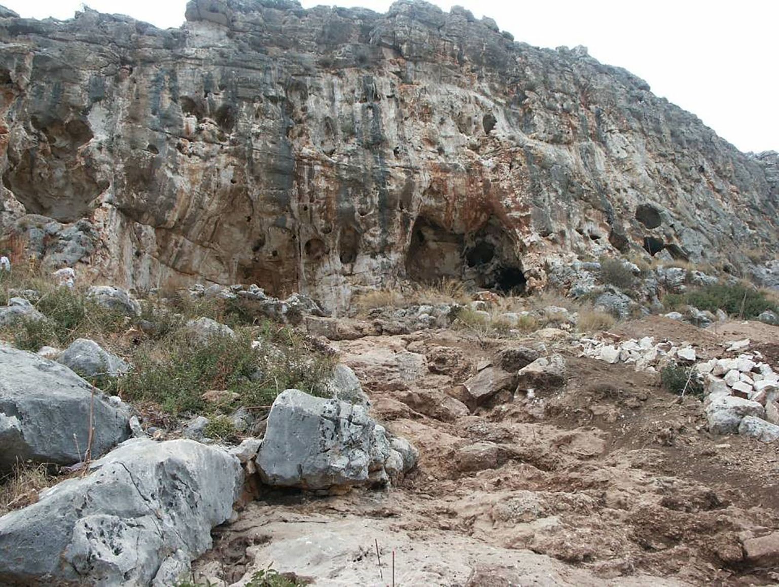 Misliya koobas Haifa linna lähistel, kust leiti vanimad inimsäilmed väljaspool Aafrikat