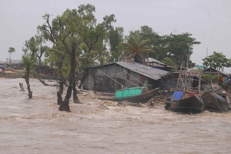 Tsüklon Amphani tekitatud üleujutus Bangladeshis Bagerhatis.