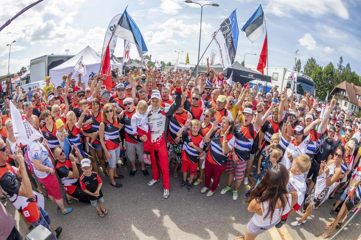 Ott Tänak ja tema fänniarmee 2018. aastal Rally Estonial.