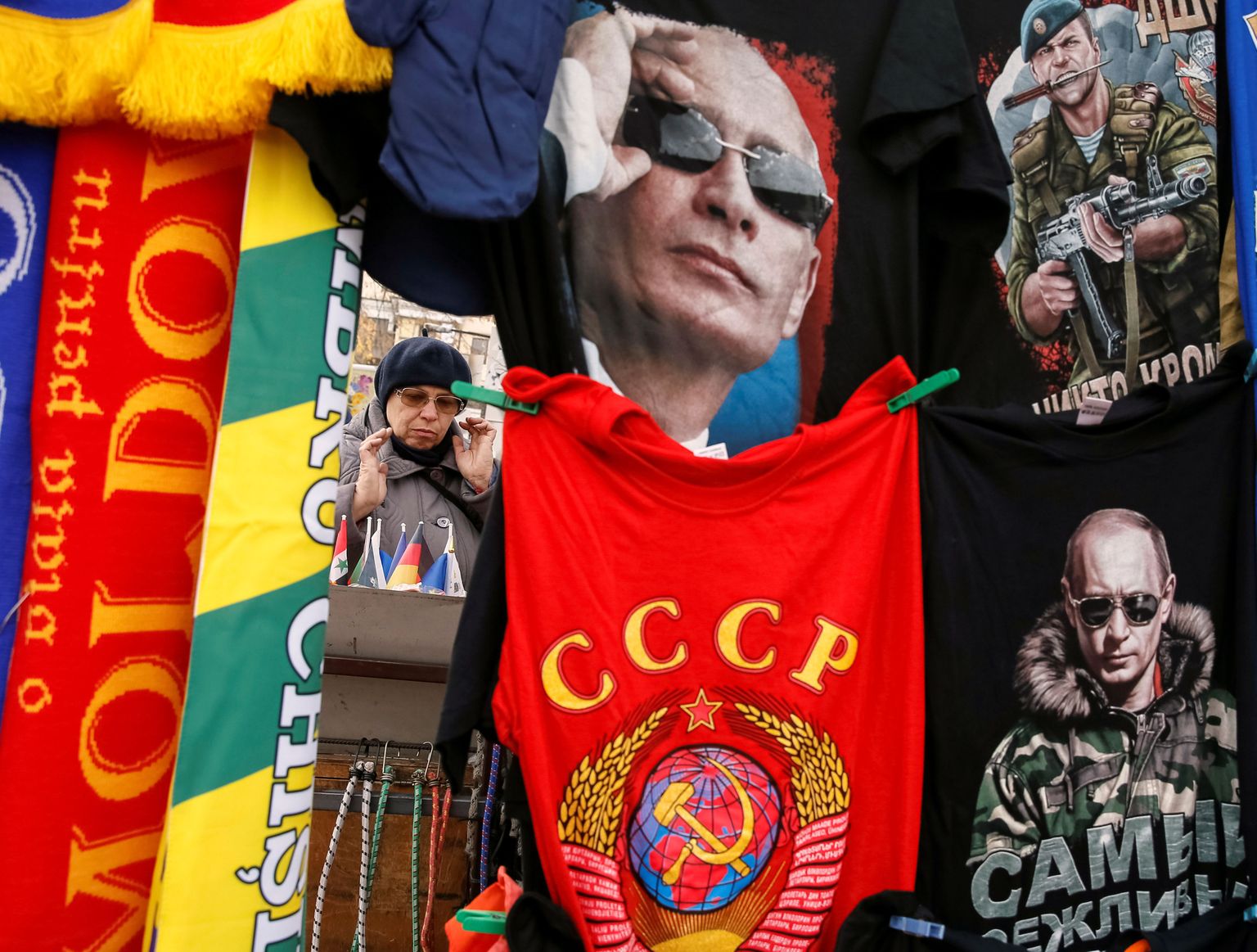 Футболки с Путиным и символикой СССР. Фото иллюстративное.