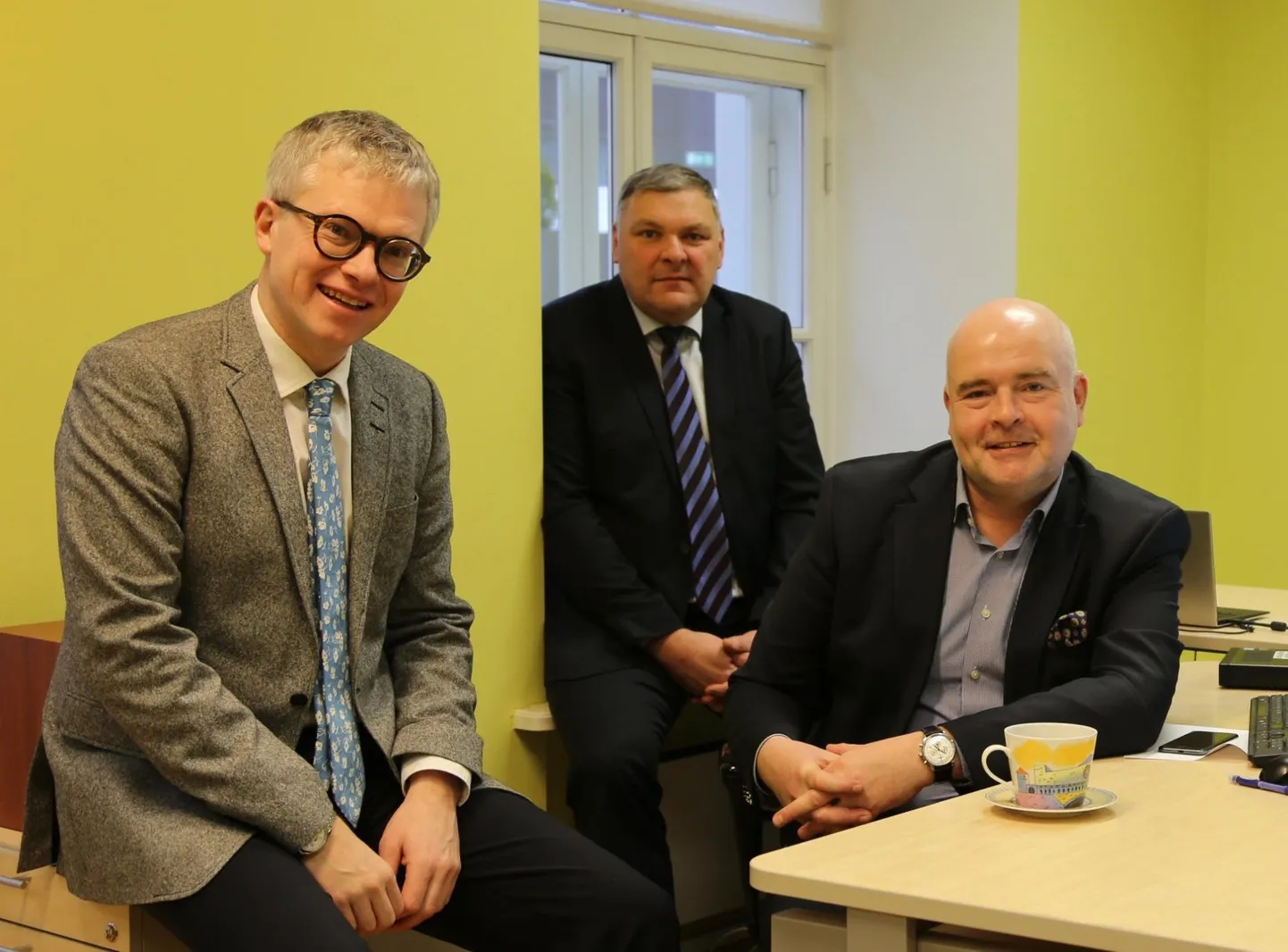 Eksministrid Janek Mäggi (vasakult), Marko Pomerants ja Andres Anvelt moodustavad suhtekorraldusbüroos Powerhouse võimsa löögirusika, kuid küsimus on selles, kas töösuhe on korrektne.