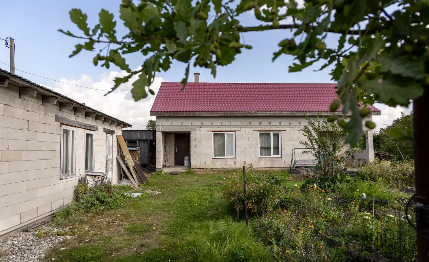 Двое молодых людей рано утром ворвались в частный дом в тихом дачном пригороде Таммисте и хладнокровно убили пожилого мужчину.