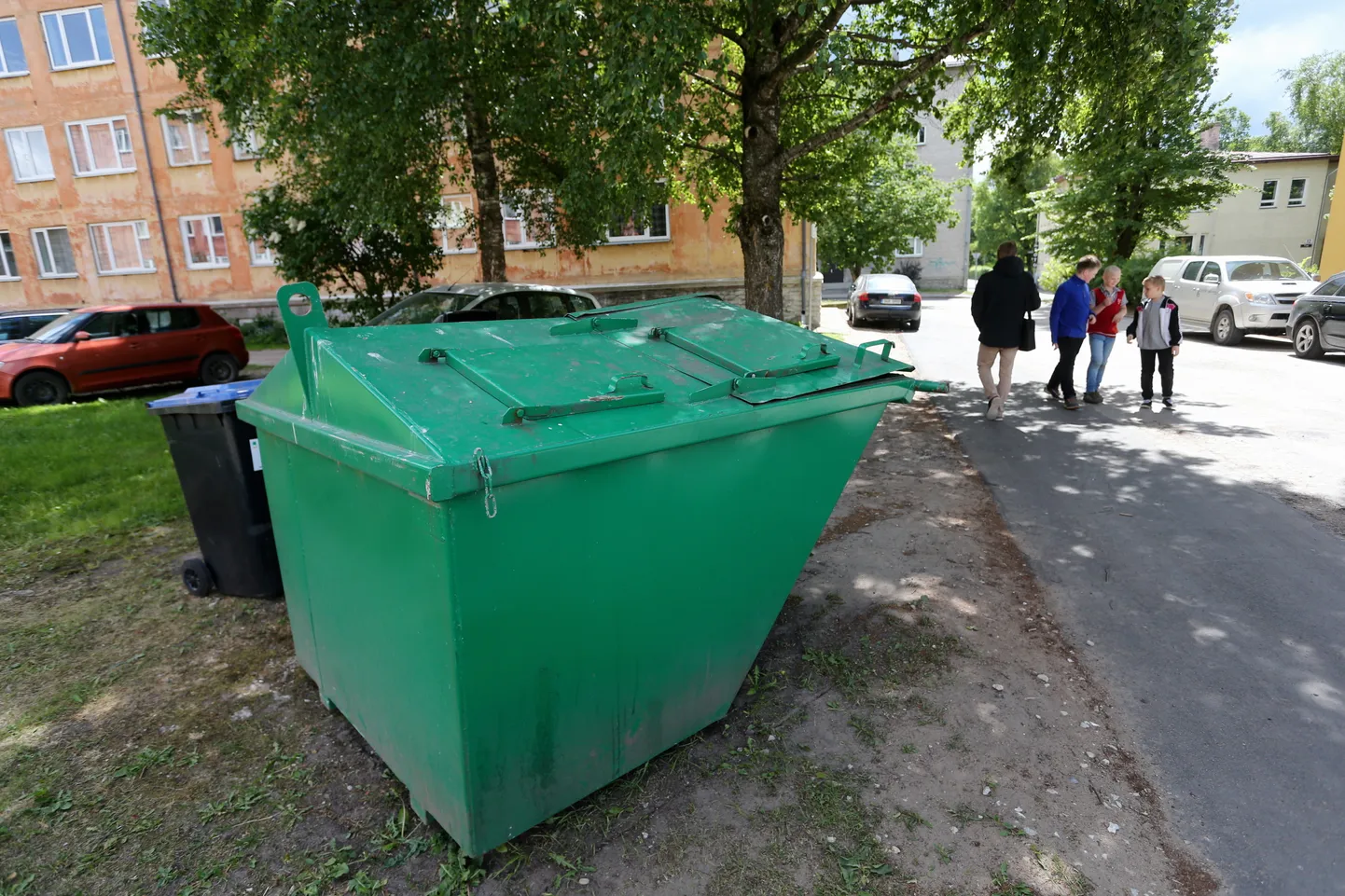 На место прибыла полиция, которая действительно нашла в мусорном баке труп. Снимок иллюстративный.