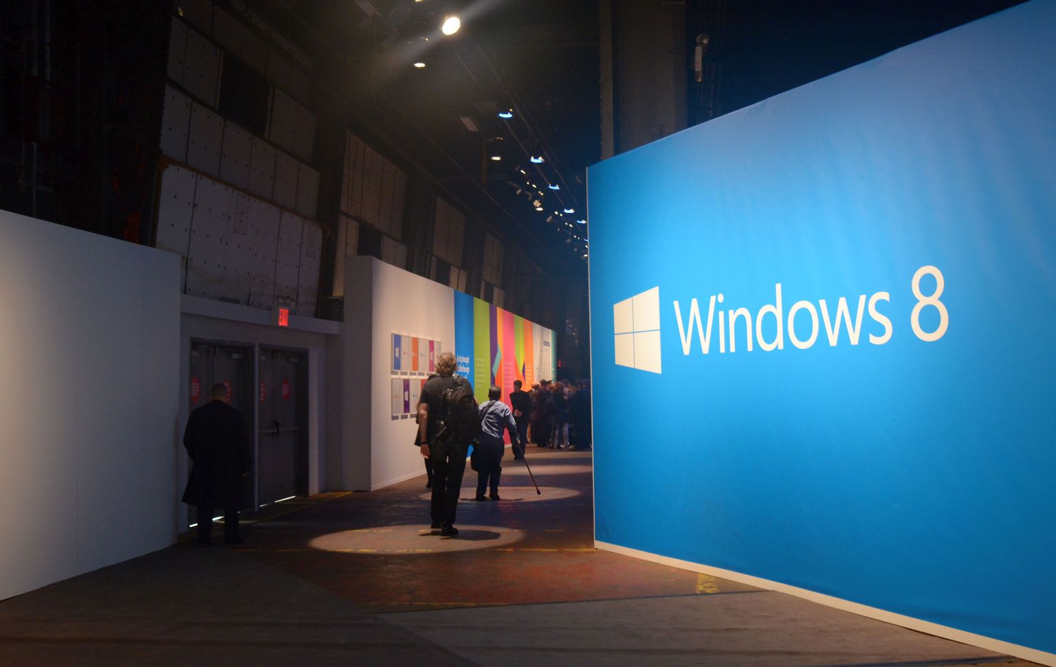 Nii algas Windows 8 esitlus novembris 2013. Homsest ei saa enam sellele operatsioonisüsteemile uuendusi.
