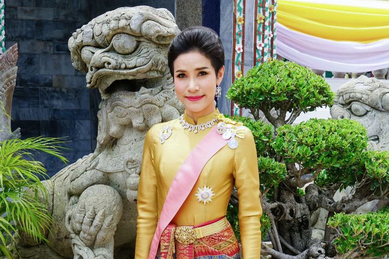Sineenat Wongvajirapakdi Tai kuningakoja poolt 2019. aastal avaldatud fotol