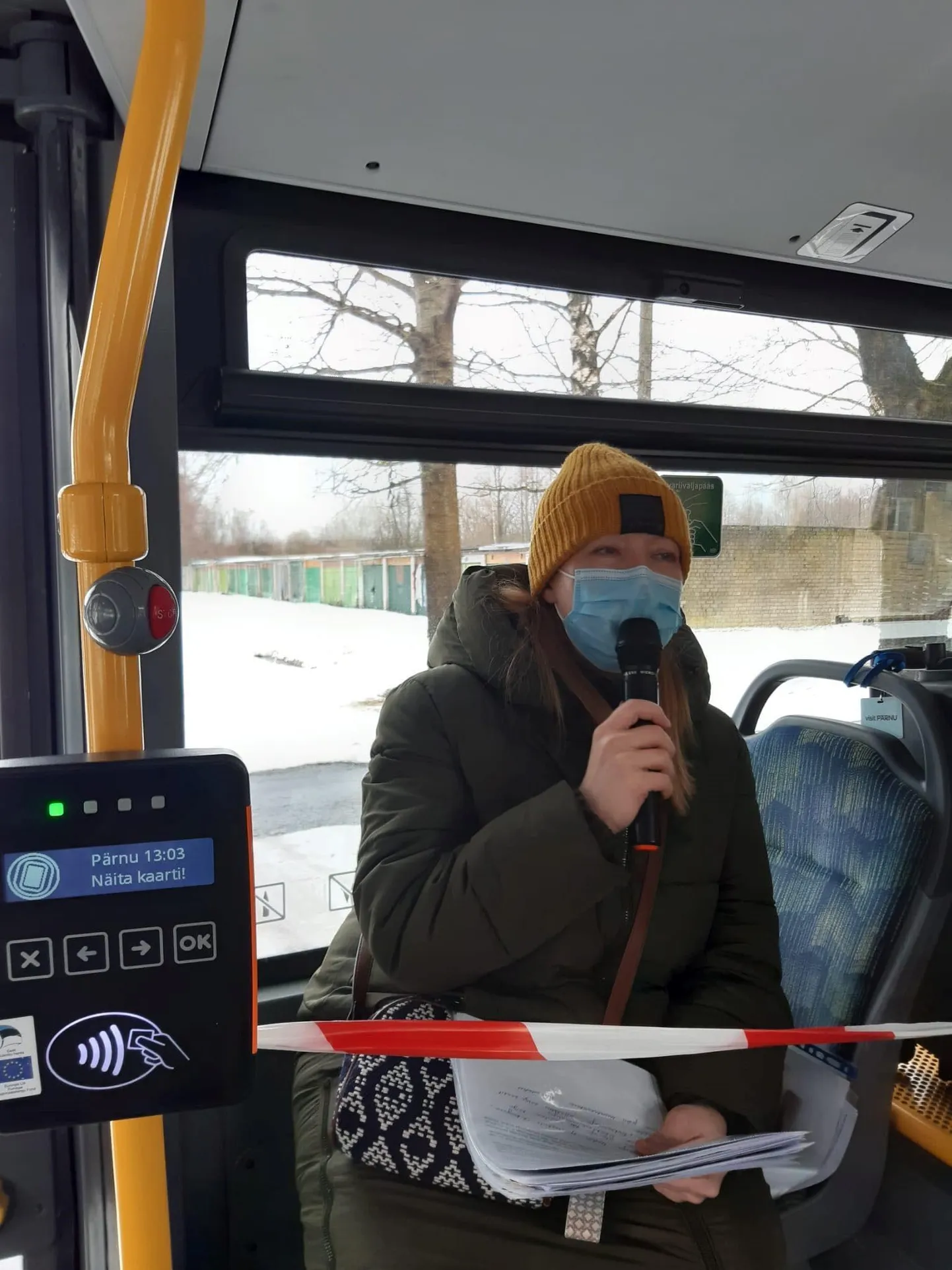 Eili Menšikov oli üks neist giididest, kes eile bussisõitjate päeva põnevamaks muutis,  pajatades huvitavaid lugusid Pärnu ajaloost.