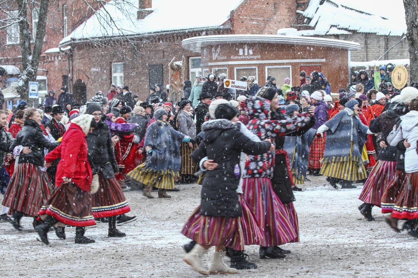Kunagi menukat talvist tantsupidu Viljandis enam ei peeta. Tantsida saab siin aga tänavu 31. detsembril sellegipoolest.