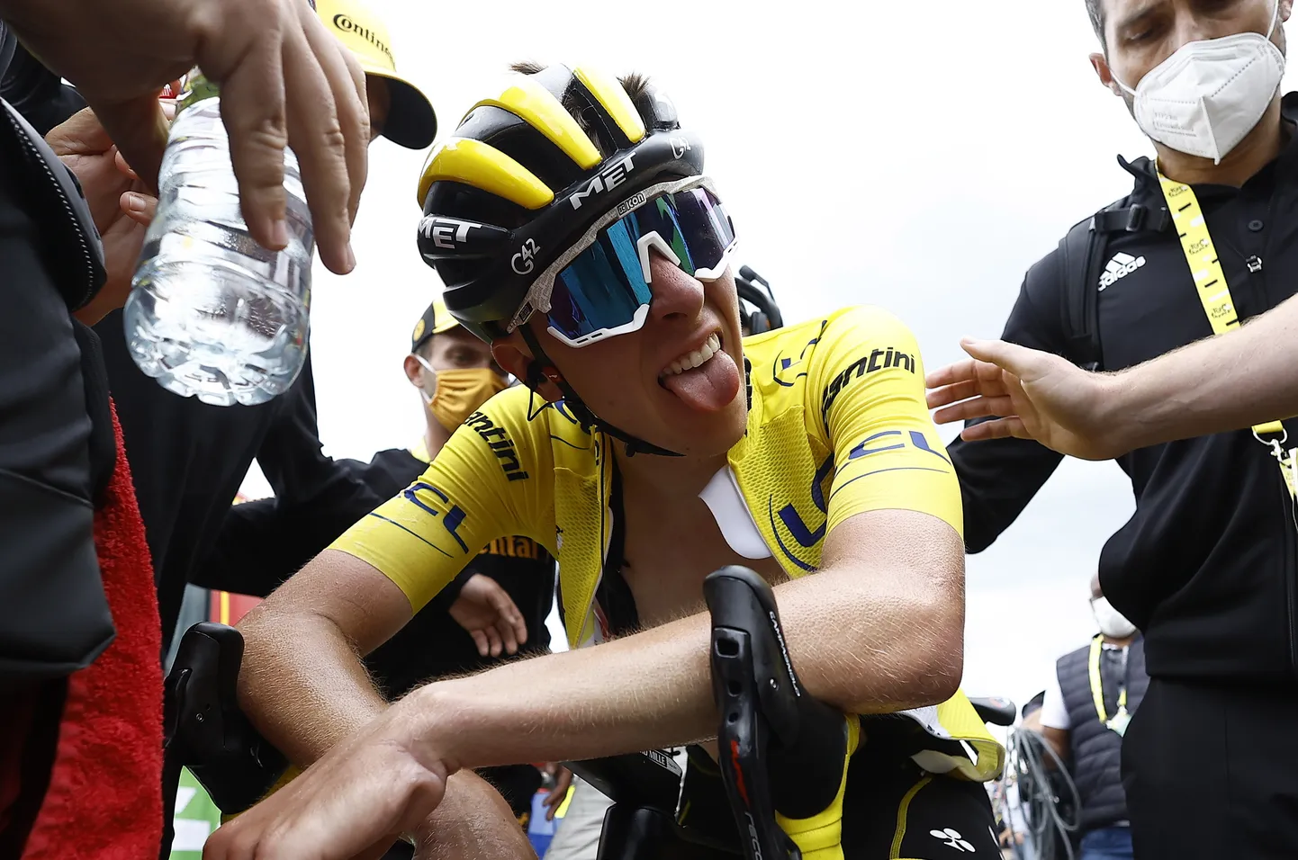 Tadej Pogačari keel on vestil, sest ränkraske päev Tour de France'il nõudis oma.
