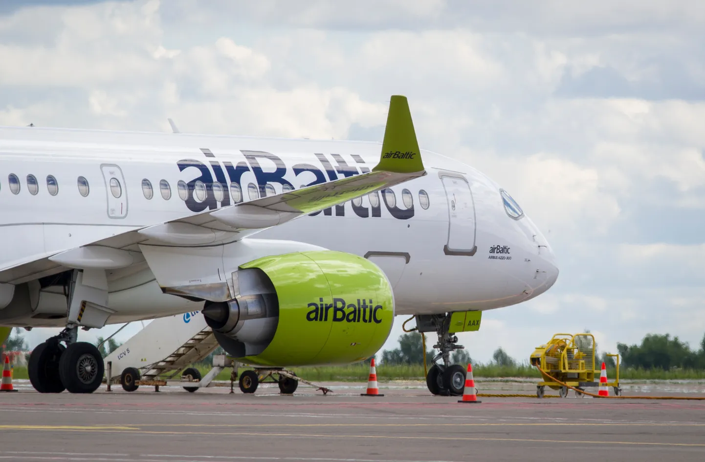 "airBaltic" lidmašīna Viļņas lidostā. Ilustratīvs attēls.