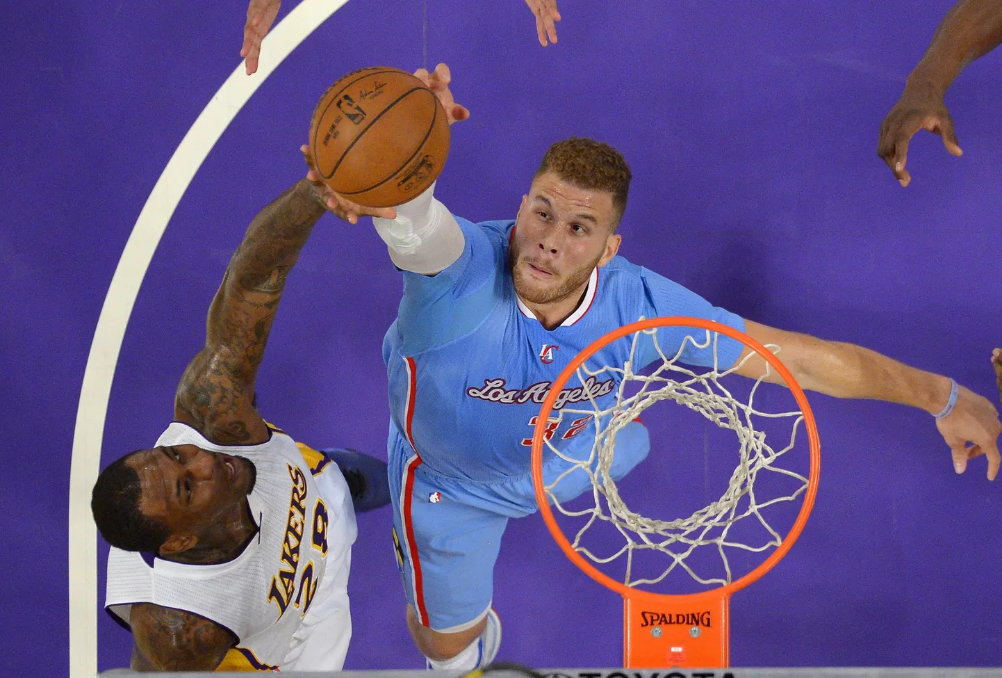 Blake Griffin (paremal) sai hakkama põhihooaja parima blokeeringuga.