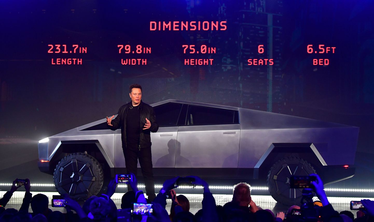 Īlons Masks Tesla Cybertruck prezentācijā 2019.gada nogalē