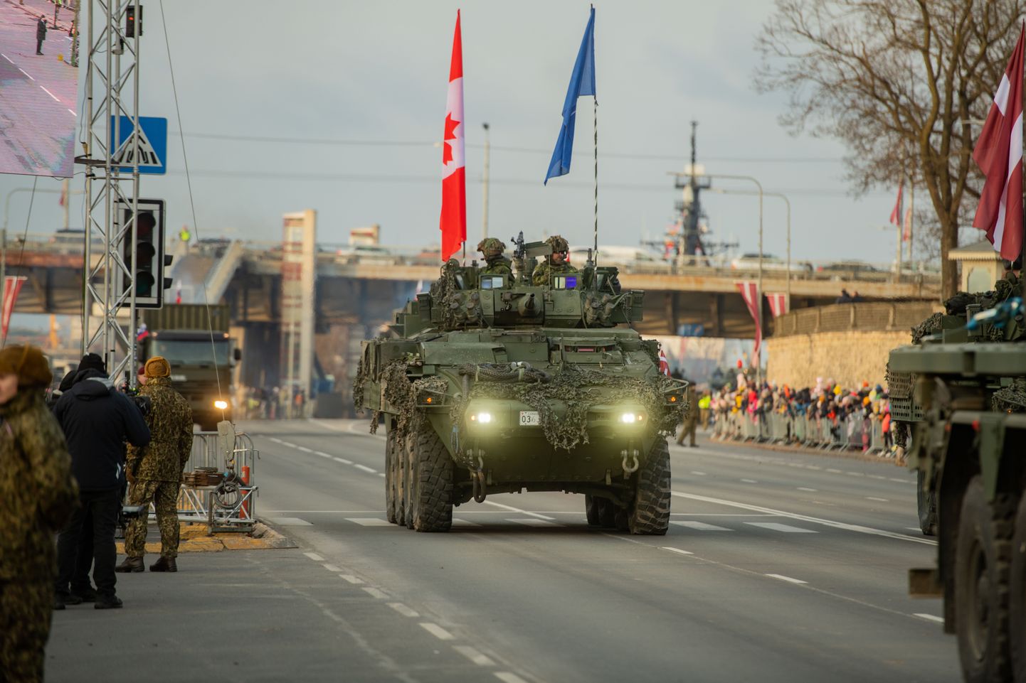 Военный парад, приуроченный к годовщине провозглашения Латвийской республики