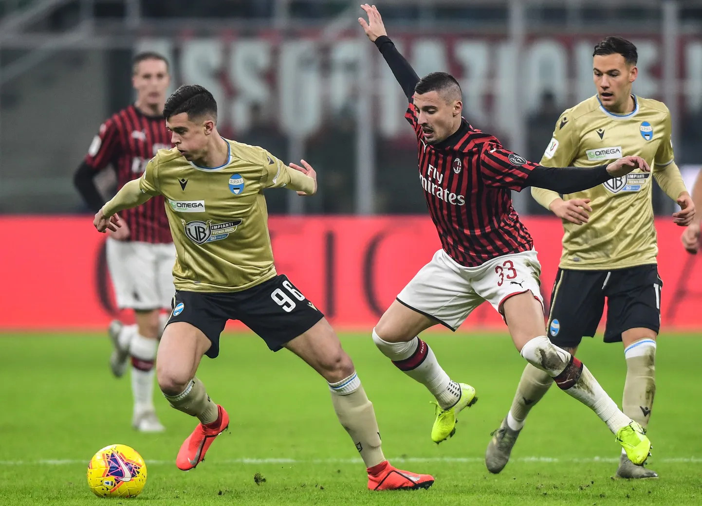 Georgi Tunjov (vasakul) karikamängus AC Milaniga.