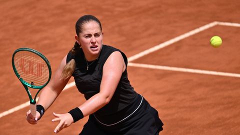 Sacensības Romā Ostapenko noslēdzas ar zaudējumu rumānietei Kirstejai