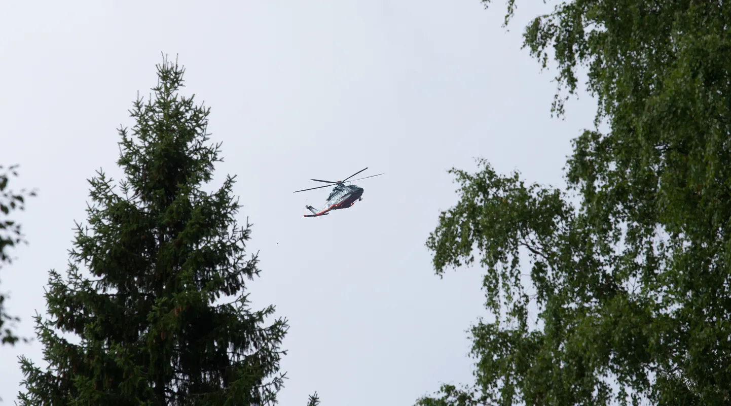 Kustustöödesse oli kaasatud ka kopter.
