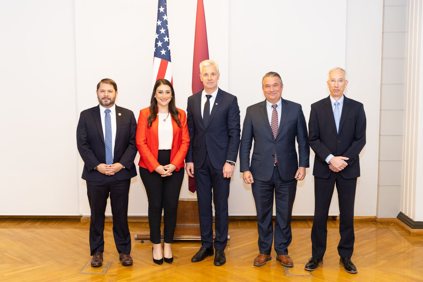 Pirmdien, 23. maijā, Latvijas aizsardzības ministrs Artis Pabriks tikās ar ASV Kongresa pārstāvjiem Donu Beikonu, Rubenu Gajego un Sāru Džeikobsu