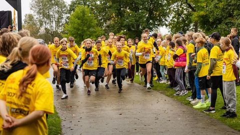 GALERII ⟩ Pärnu Rannapargis jooksis 1000 noort heategijat