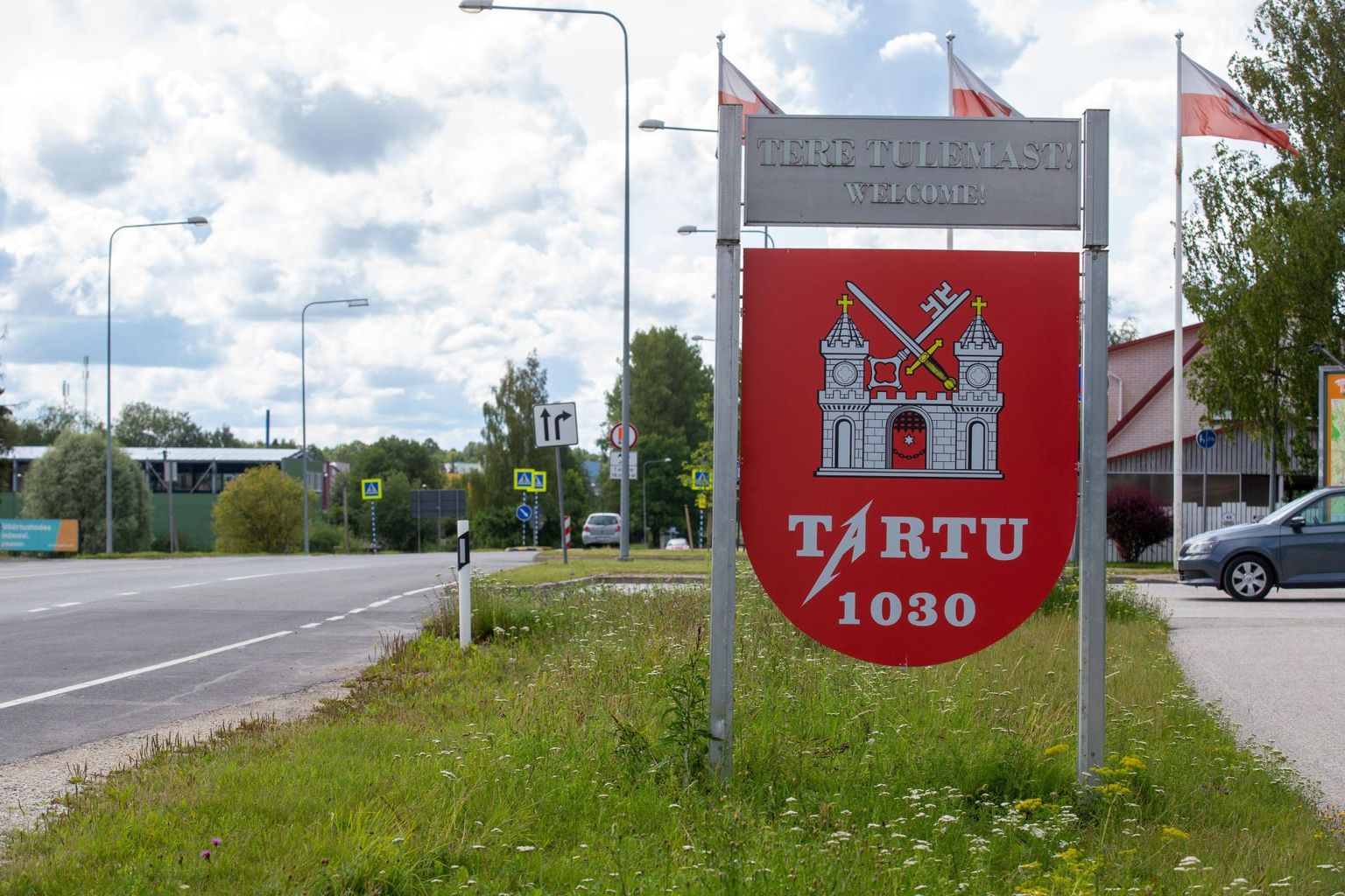 Tartu linna piiril asuvad linnasildid said Metallica auks erikujunduse.