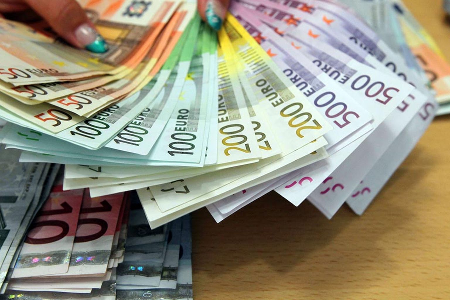 Riik loodab võlakirjade müügist saada pool miljardit eurot