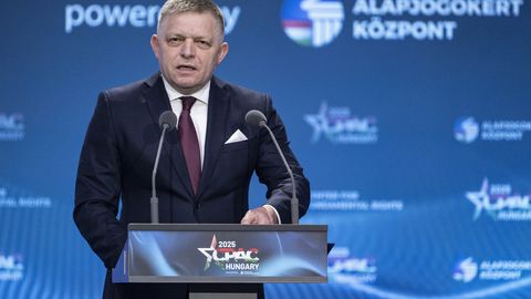 Fico pēc tikšanās ar Putinu vēlas nodot Zelenskim "vairākus vēstījumus"