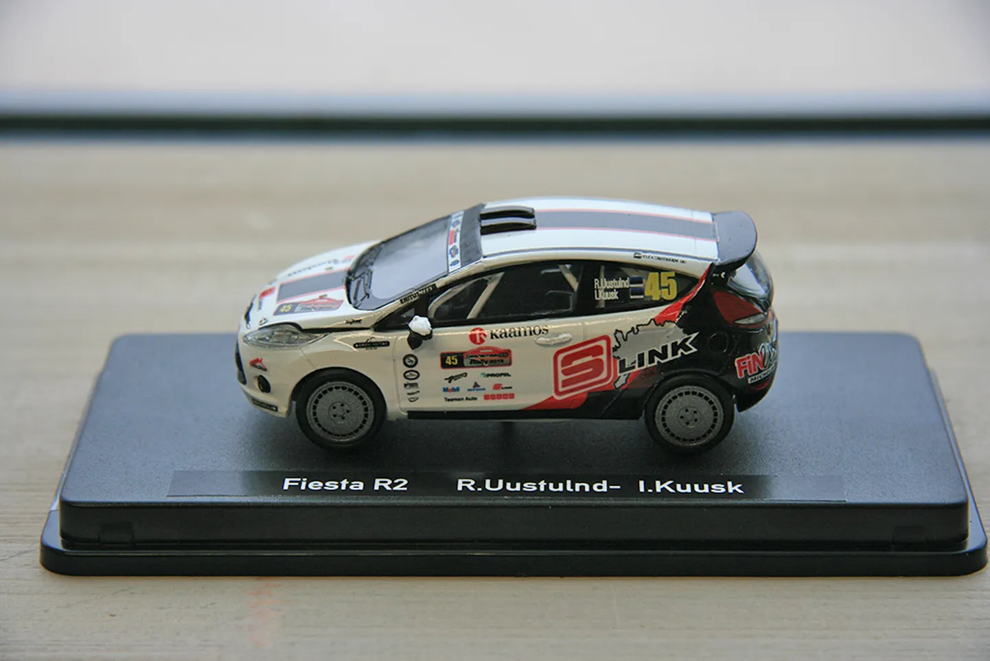 MÄLESTUS: Ekipaaž number 45 Saaremaa rallil 2013. Vanas põlves riiuli peal hea vaadata ja meenutada. Foto: erakogu