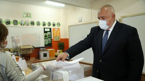 Võidu kiuste näib Borisovil võim Bulgaarias käest libisevat