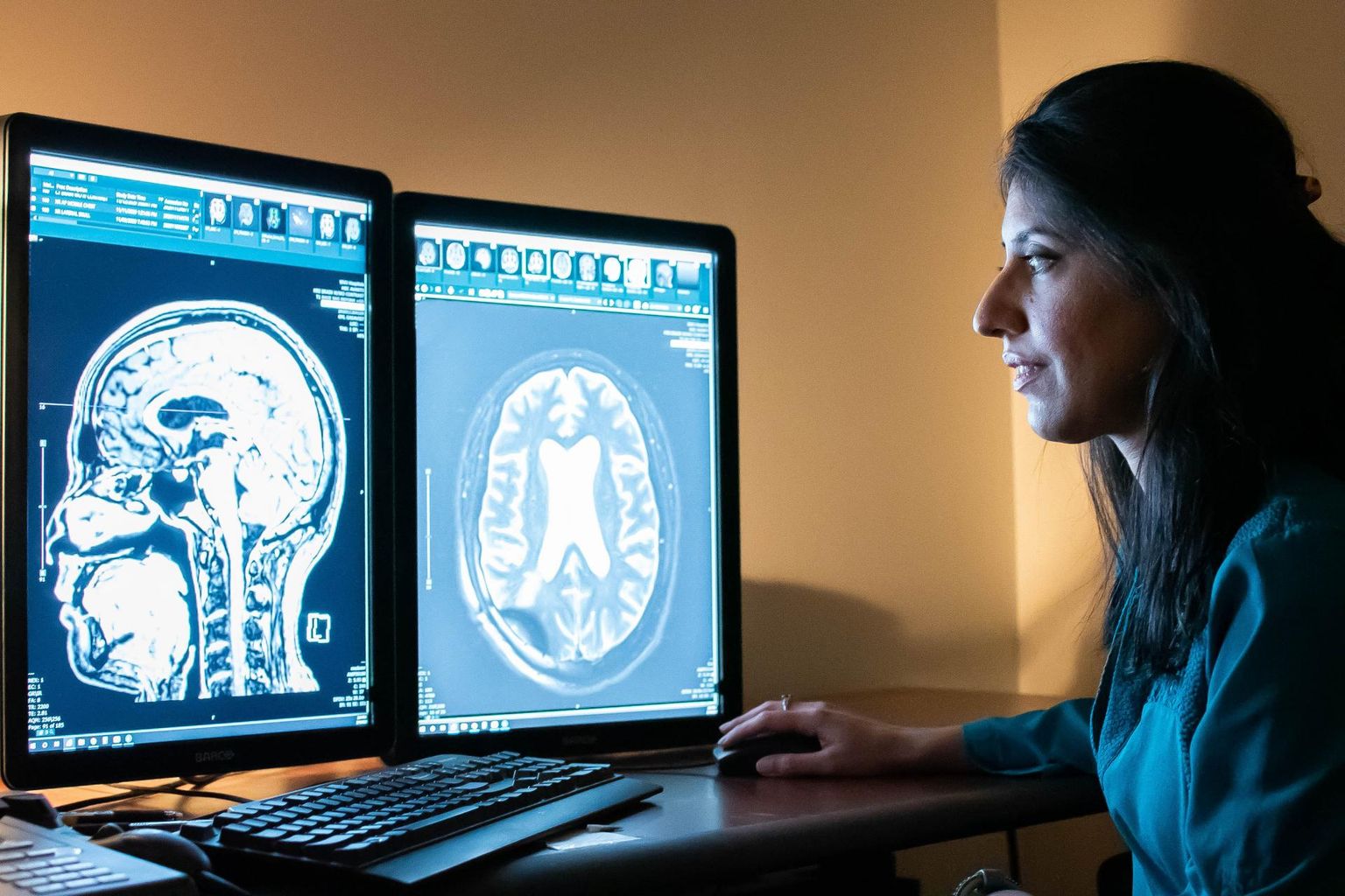Rashi Mehta uurimas aju verebarjääri läbilaskuvse kasvu magnetresonants-tomograafiga.