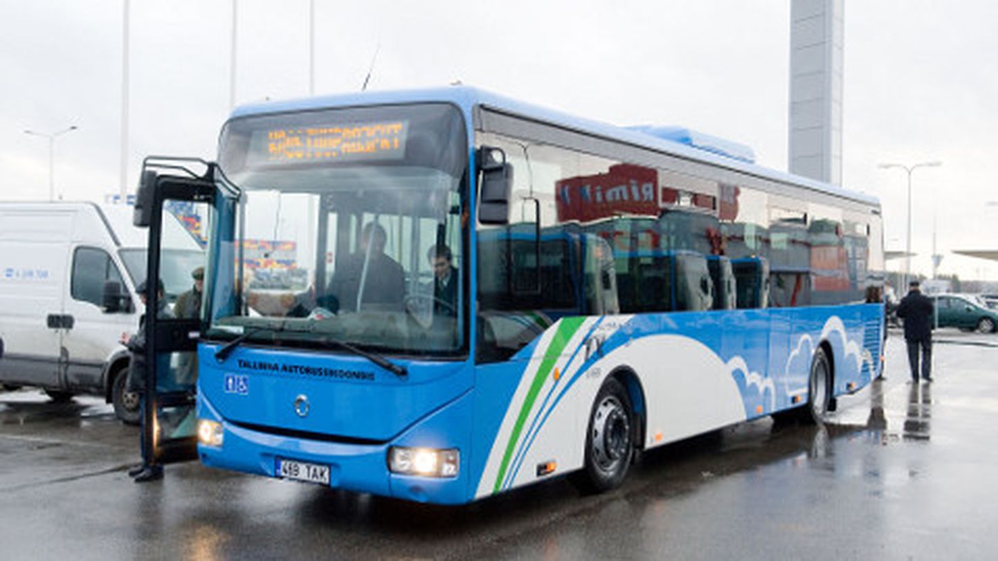 Kui Tallinna autobussikoondis sai saastekvootide müügiraha eest soetatud uhiuued bussid kätte eelmise aasta detsembris, siis Ida-Virule mõeldud samasugused 42 bussi ootavad endiselt parklas riigihanke tulemuste jõustumist.