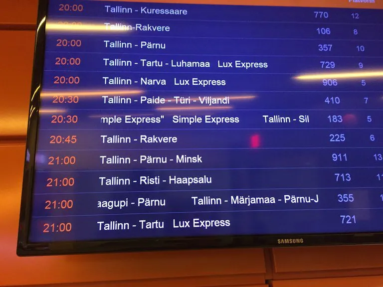 Bussijaama tabloo näitas väljumisajaks 21.00.
