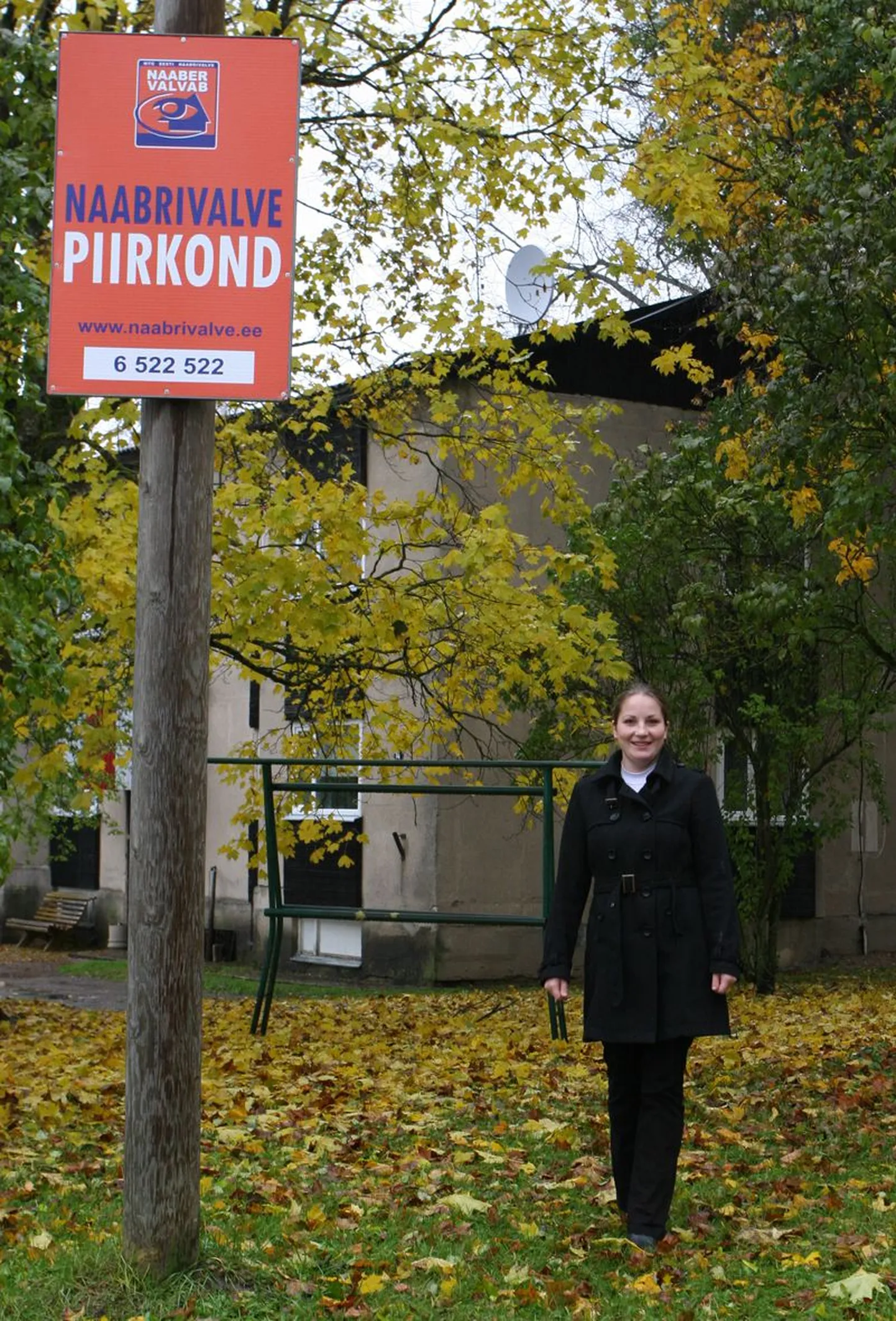 Ambla valla Maarjamõisa küla Naabrivalve sektori vanem Angelika Porman usub, et naabrivalvest märku andvad sildid hirmutavad pätid külast kaugele.