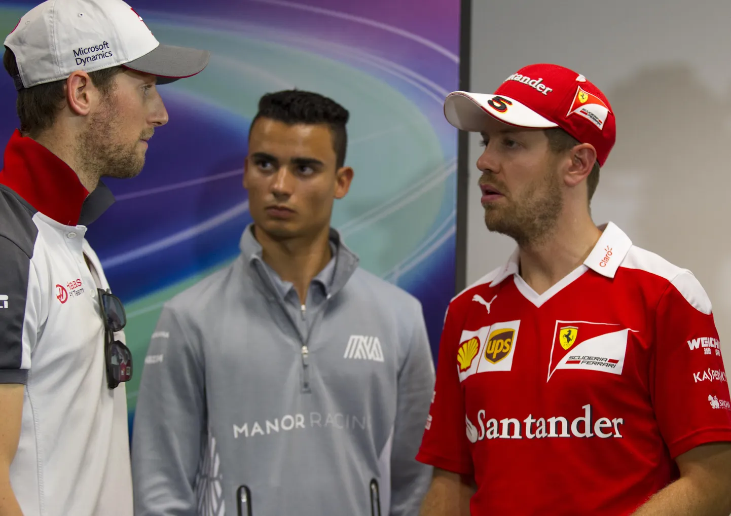 Pascal Wehrlein (keskel) ja Sebastian Vettel (paremal).