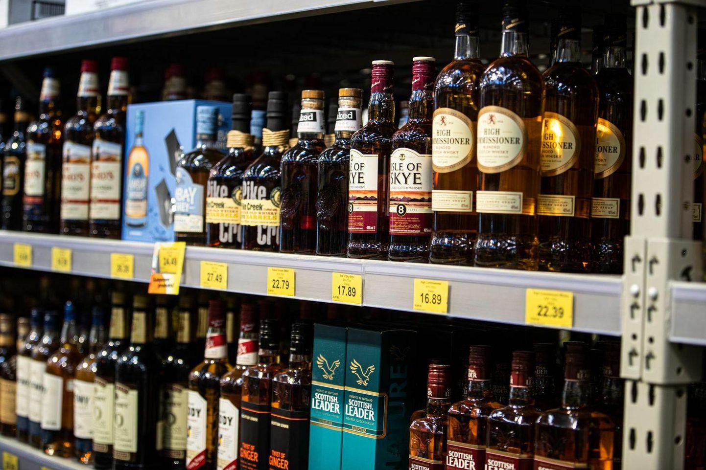 Neljas müügipaigas jälgiti alkoholi ja kahes tubakatoodete müümist alaealisele.