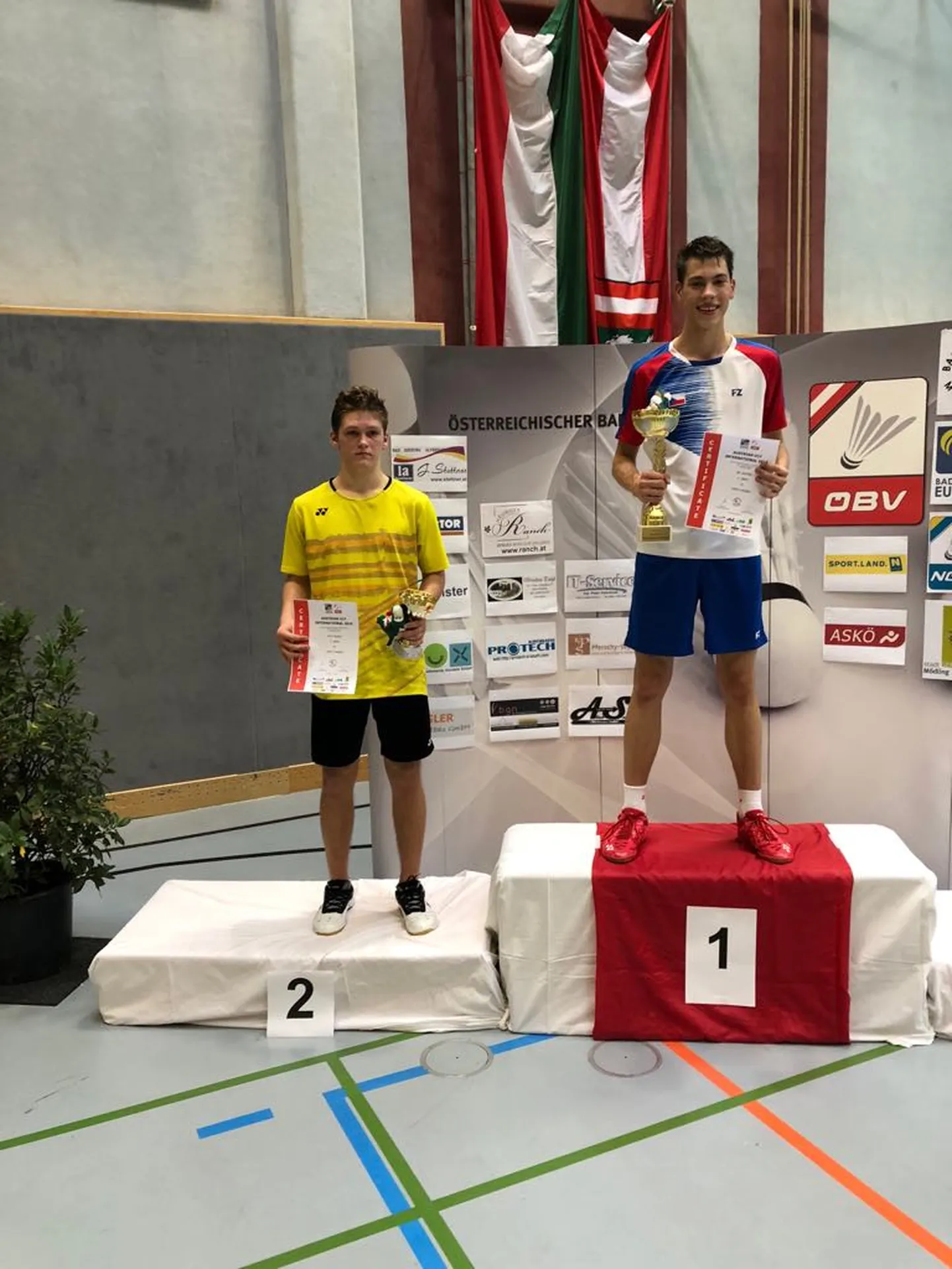 Artur Ajupov (vasakul) saavutas U17 vanuseklassi Euroopa karikaetapil teise koha.