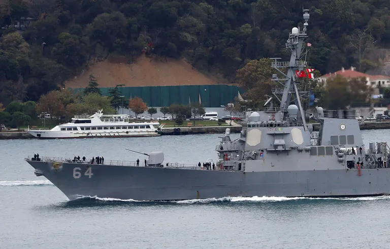 USA hävitaja USS Carney mullu oktoobris Türgis Istanbulis. Foto: MURAD SEZER/REUTERS/Scanpix