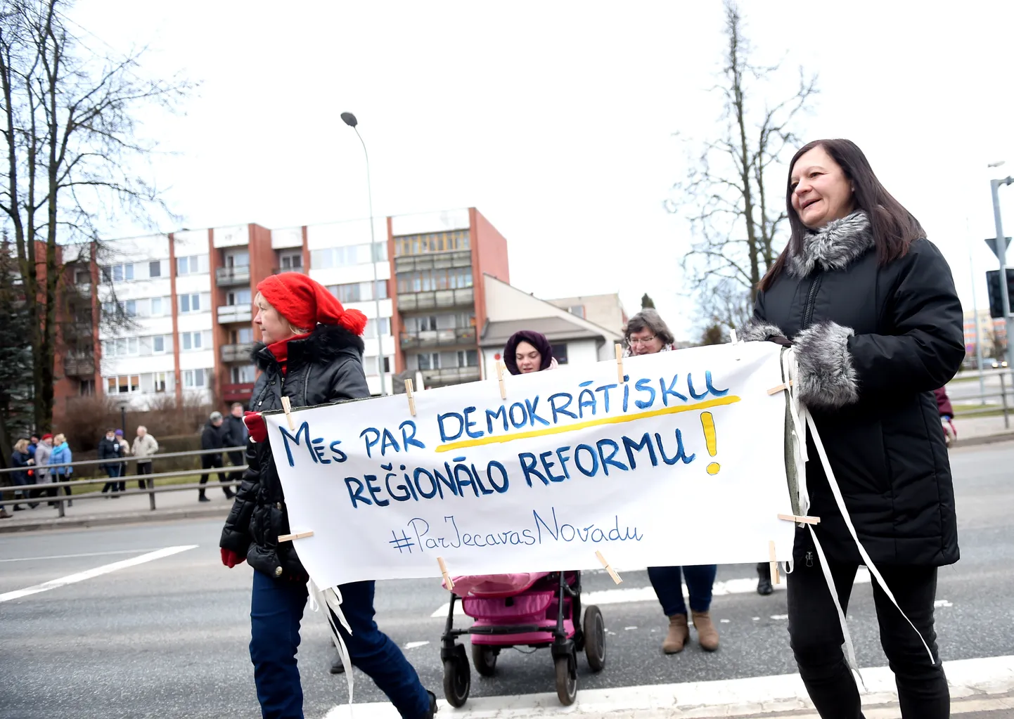 Iecavā notiek protesta akcija pret gaidāmo administratīvi teritoriālo pašvaldību reformu.