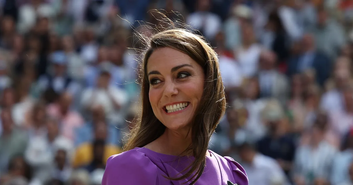 Ai observat?  ⟩ Coafura neobișnuită a Prințesei Catherine a atras multă atenție la Wimbledon