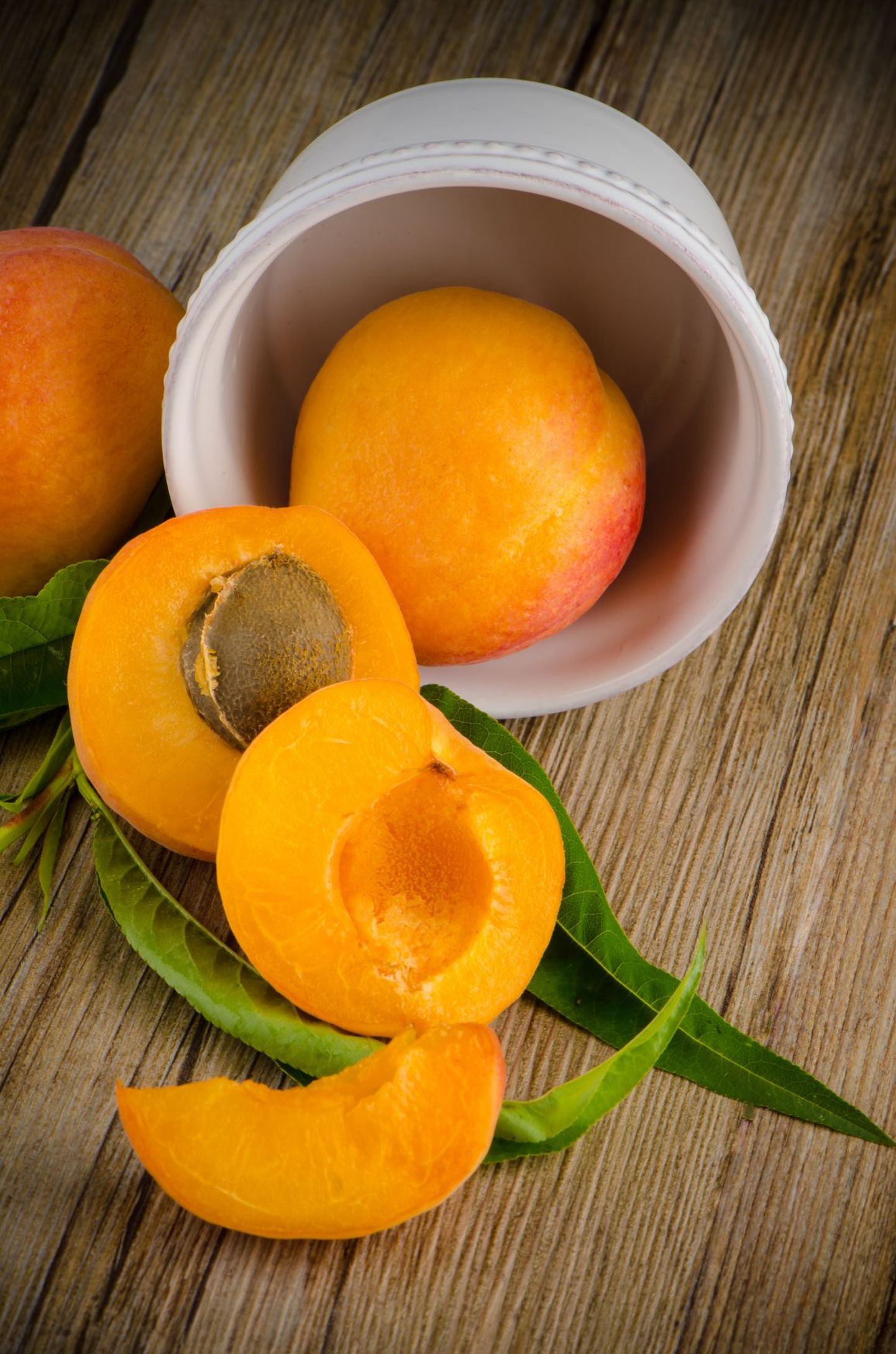 Aprikoosiseemneid süües tekib inimese organismis sinihape.