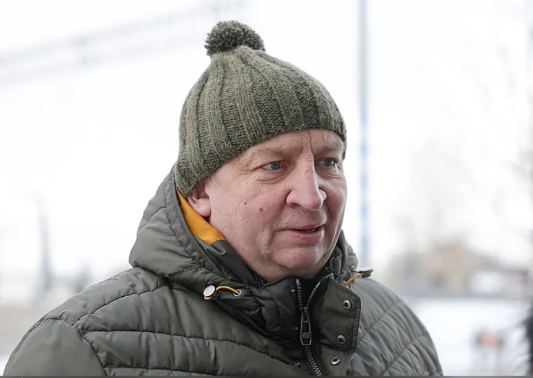 Mina käisin valimas juba neljapäeval. Pean valima juba seetõttu, et olen ise EKRE liige ja omade eest tuleb väljas olla. Eks valimistulemus läks nii, nagu pidi minema, ma mingit valskust seal küll ei näe. EKRE ise tahtis, et inimesed e-hääli ei annaks. Kaja poolt ma ei ole, Ratas sobis peaministriks rohkem. Helmet ma ka ei poolda.
