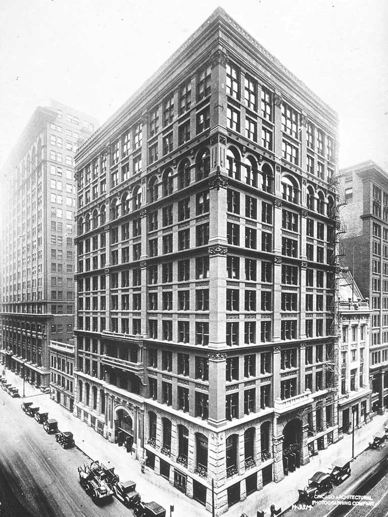 Pirmā daudzdzīvokļu augstceltne pasaulē, uzbūvēta 1885. gadā Čikāgā