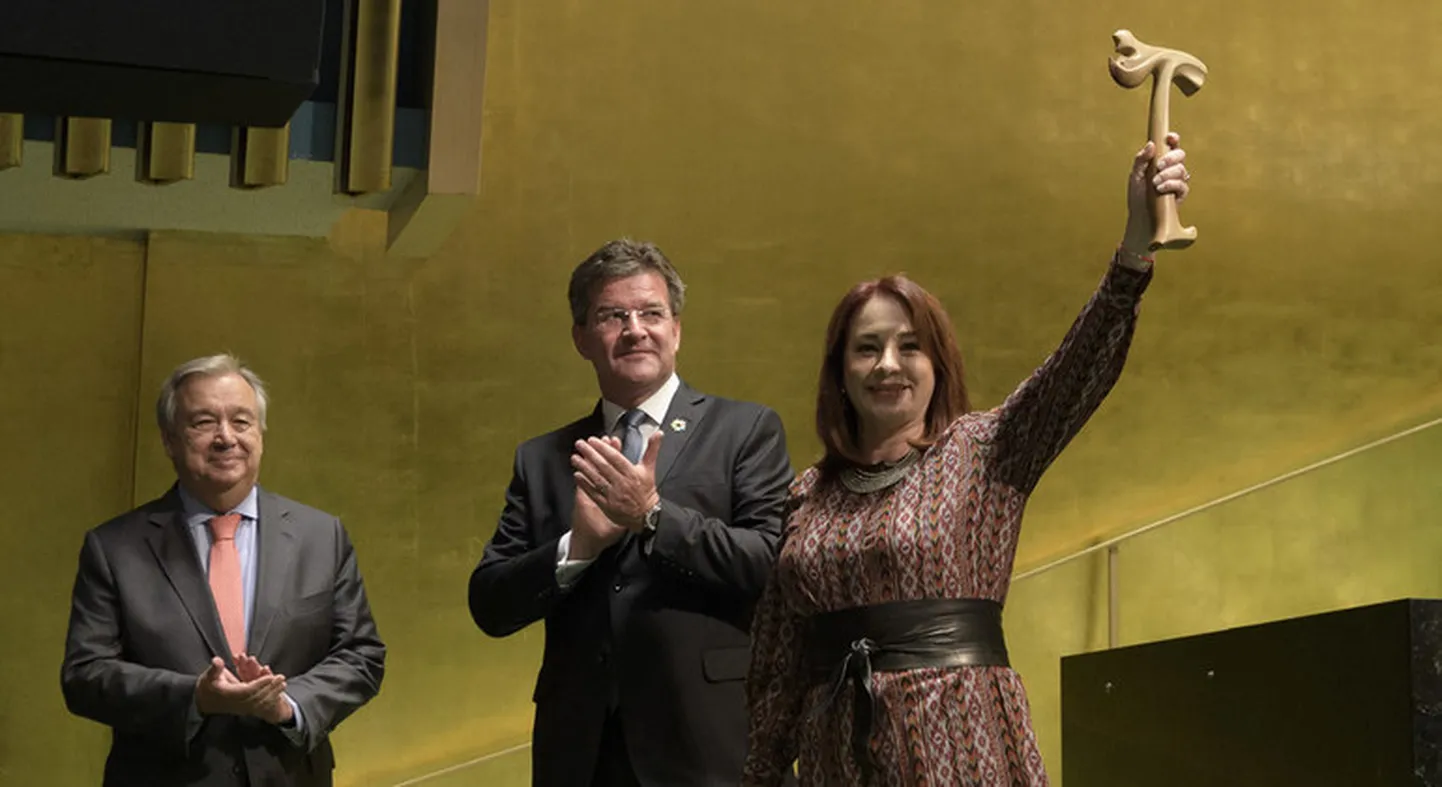 Молоток Председателя Генассамблеи ООН - особый, подаренный много лет назад Исландией - Мария Фернанда Эспиноса получила из рук своего предшественника Мирослава Лайчака.