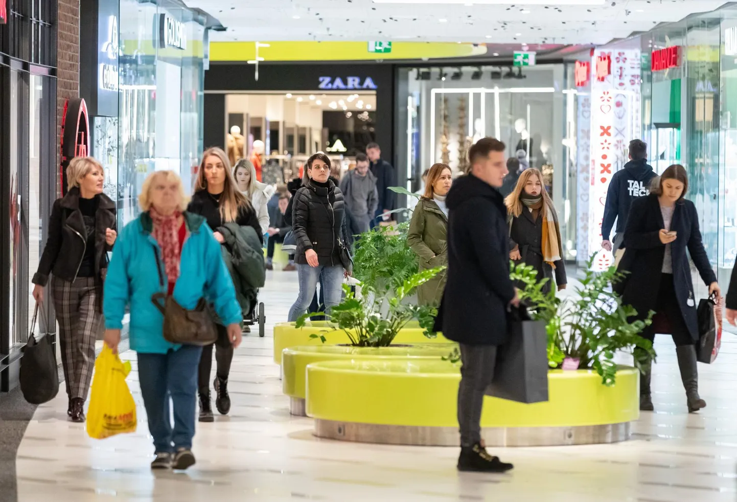 Valitsus on eelarveprognoosis lähtunud eeldusest, et maksumaksjad kulutavad edaspidigi muretult raha, ent kaupmehed ja ettevõtjad seda optimismi ei jaga.