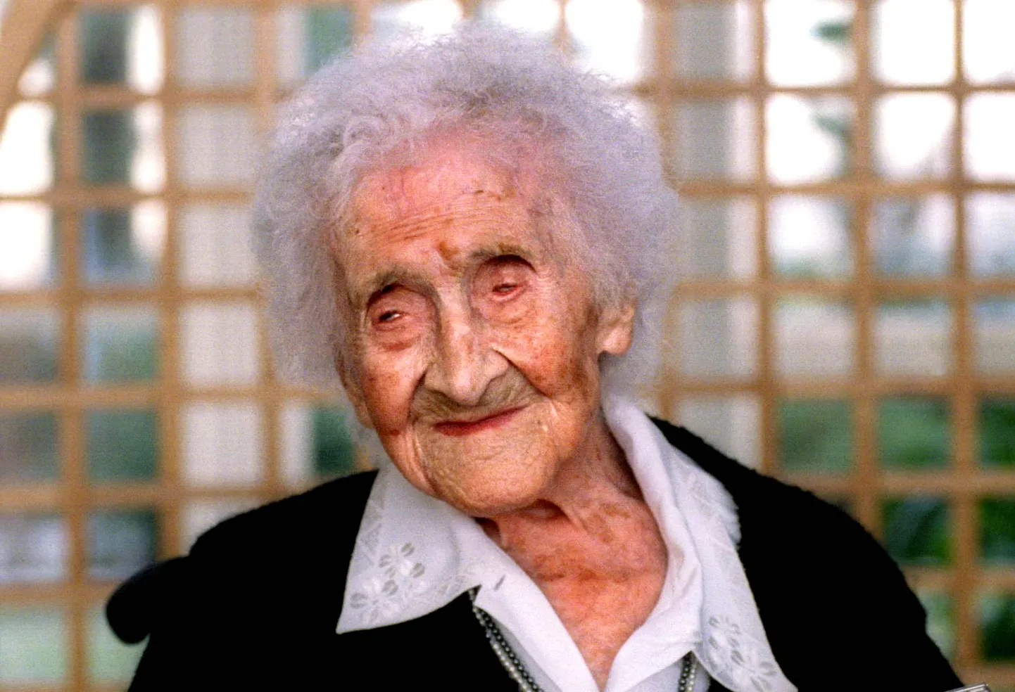 Jeanne Calment on teadaolevalt kõige vanemaks elanud inimene, kes suri 1997. aastal 122 aasta vanuselt.