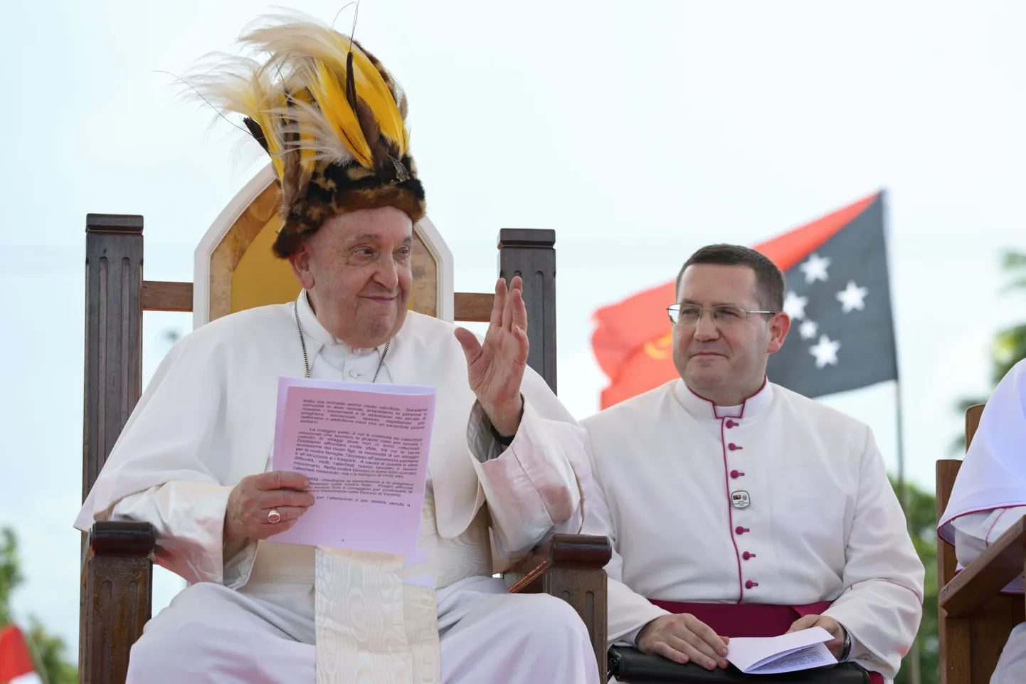 Paavst Franciscus kohtus Paapua Uus-Guineas Vanimos kohalike usklikega.