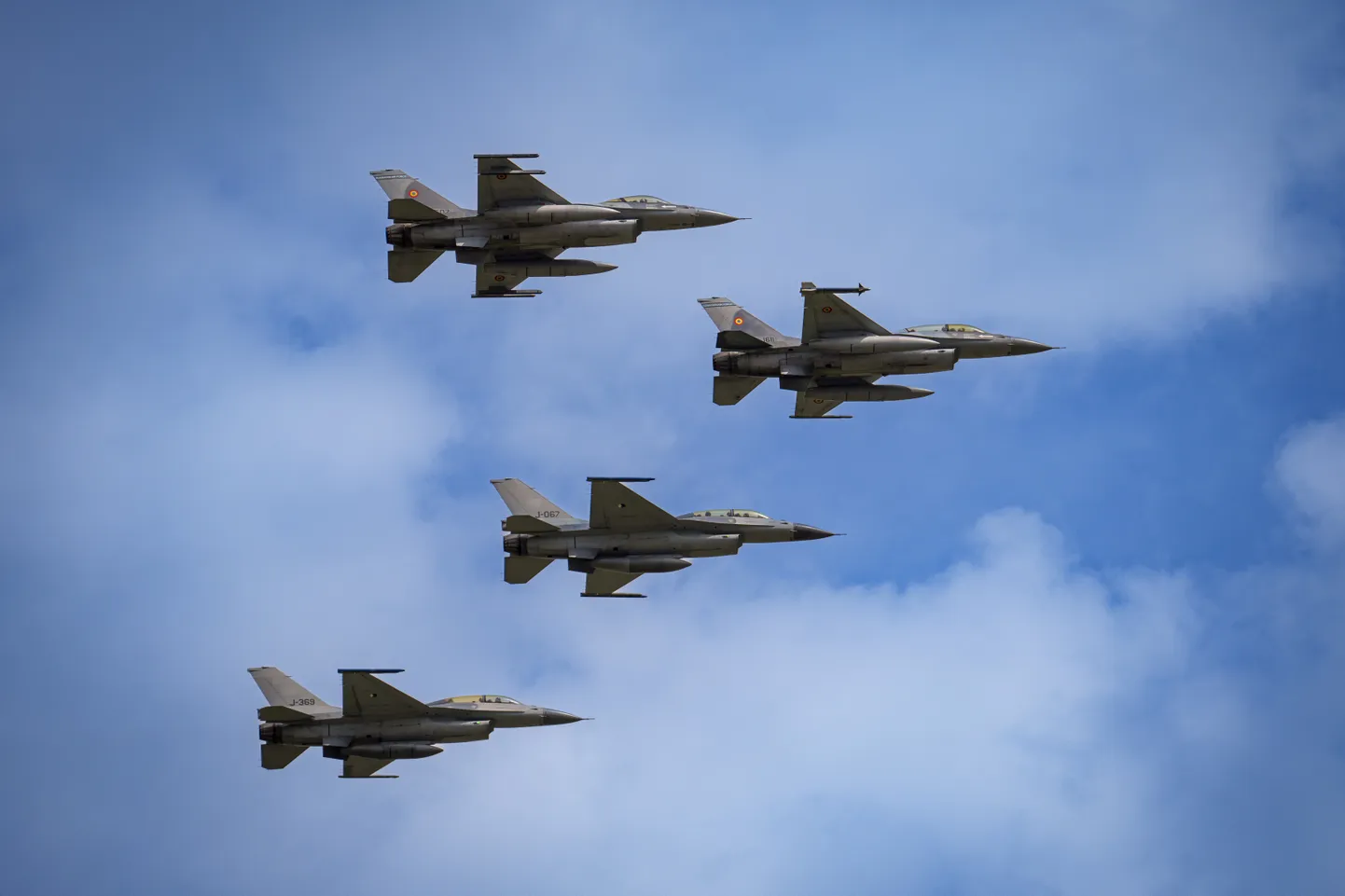 Rumeenia õhujõudude F16 hävituslennukid ja Rumeenias asuv Euroopa F-16 väljaõppekeskus (EFTC), mis koolitab ka Ukraina piloote, teevad möödalendu rahvusvahelisel näitusel Must Meri, Kaitse, Lennundus ja Julgeolek (BSDA) Bukarestis Rumeenias 22. mail 2024. aastal.