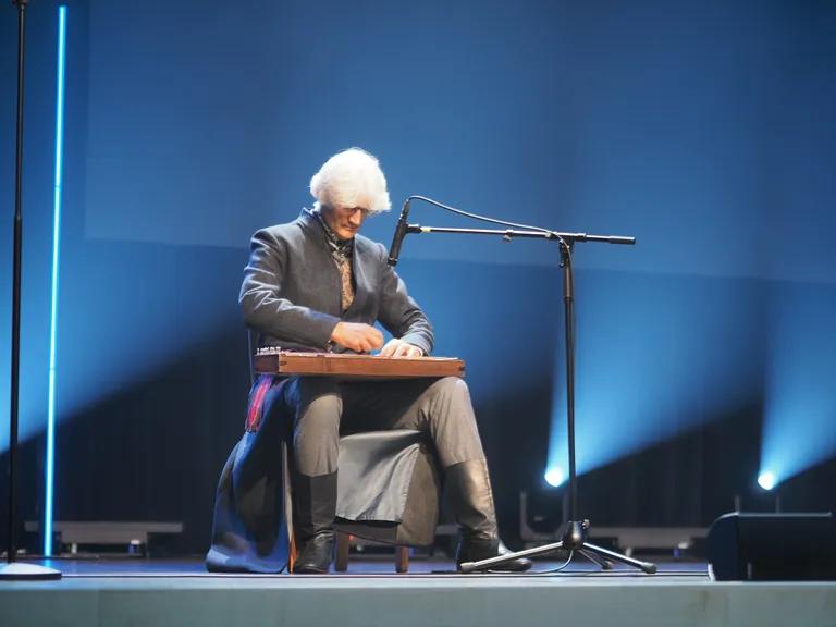 Koklē tautas muzikants, biedrības "Skaņumāja" speciālists Ilmārs Pumpurs.